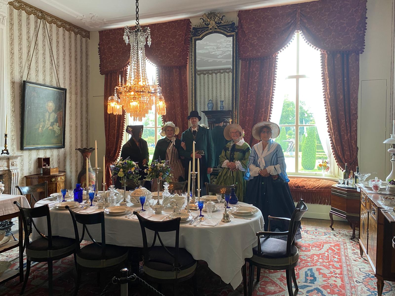Figuranten Verhildersum in 19 e eeuws kostuum