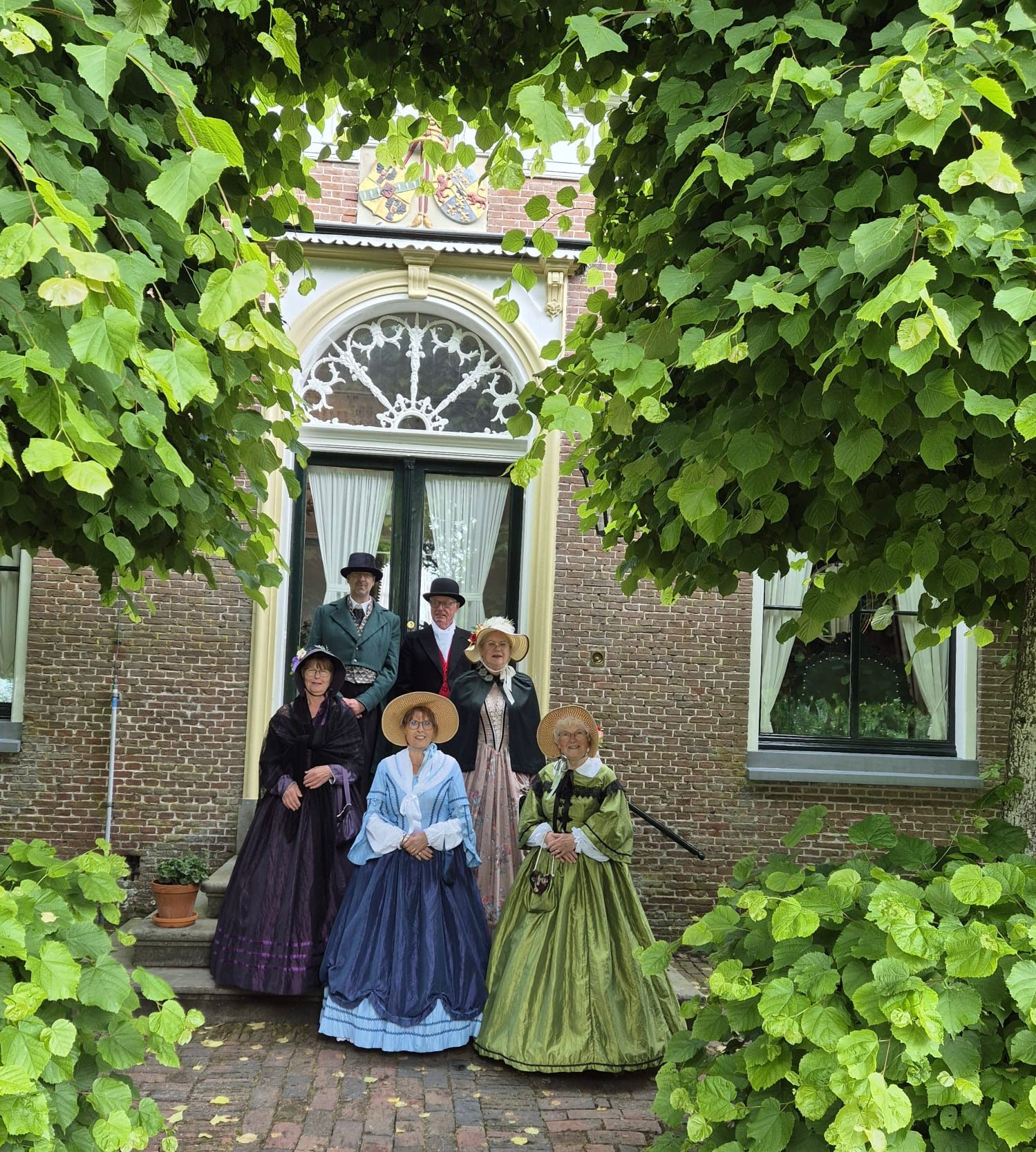 Figuranten Verhildersum in 19 e eeuws kostuum