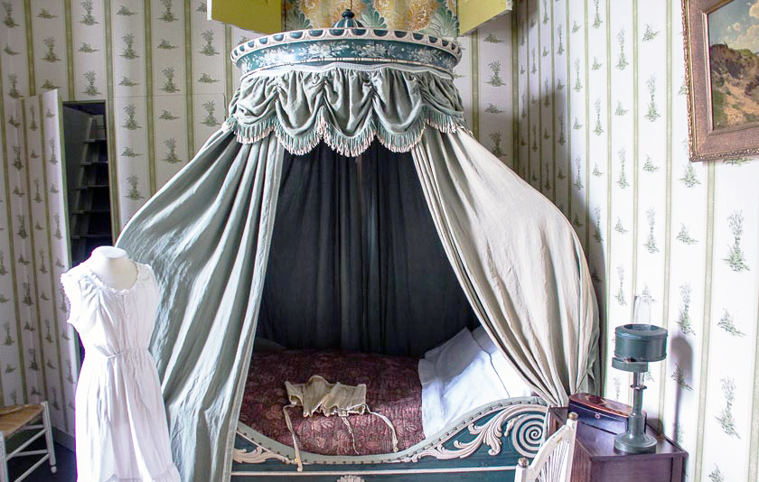 groningen-leens-landgoed-borg-verhildersum-slaapkamer-hemelbed-2