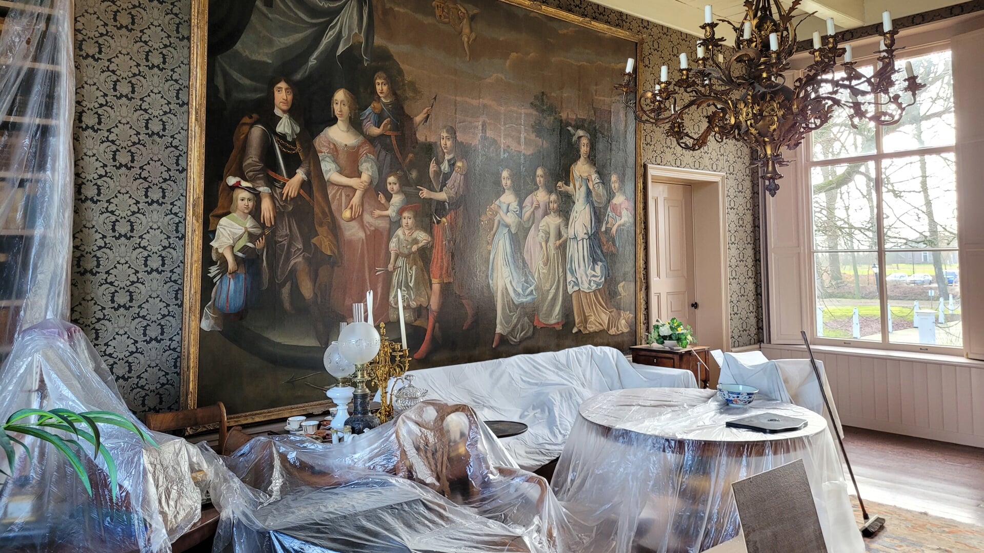 Grote zaal voorjaarschoonmaak